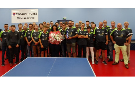 Remise des nouveaux maillots et shorts